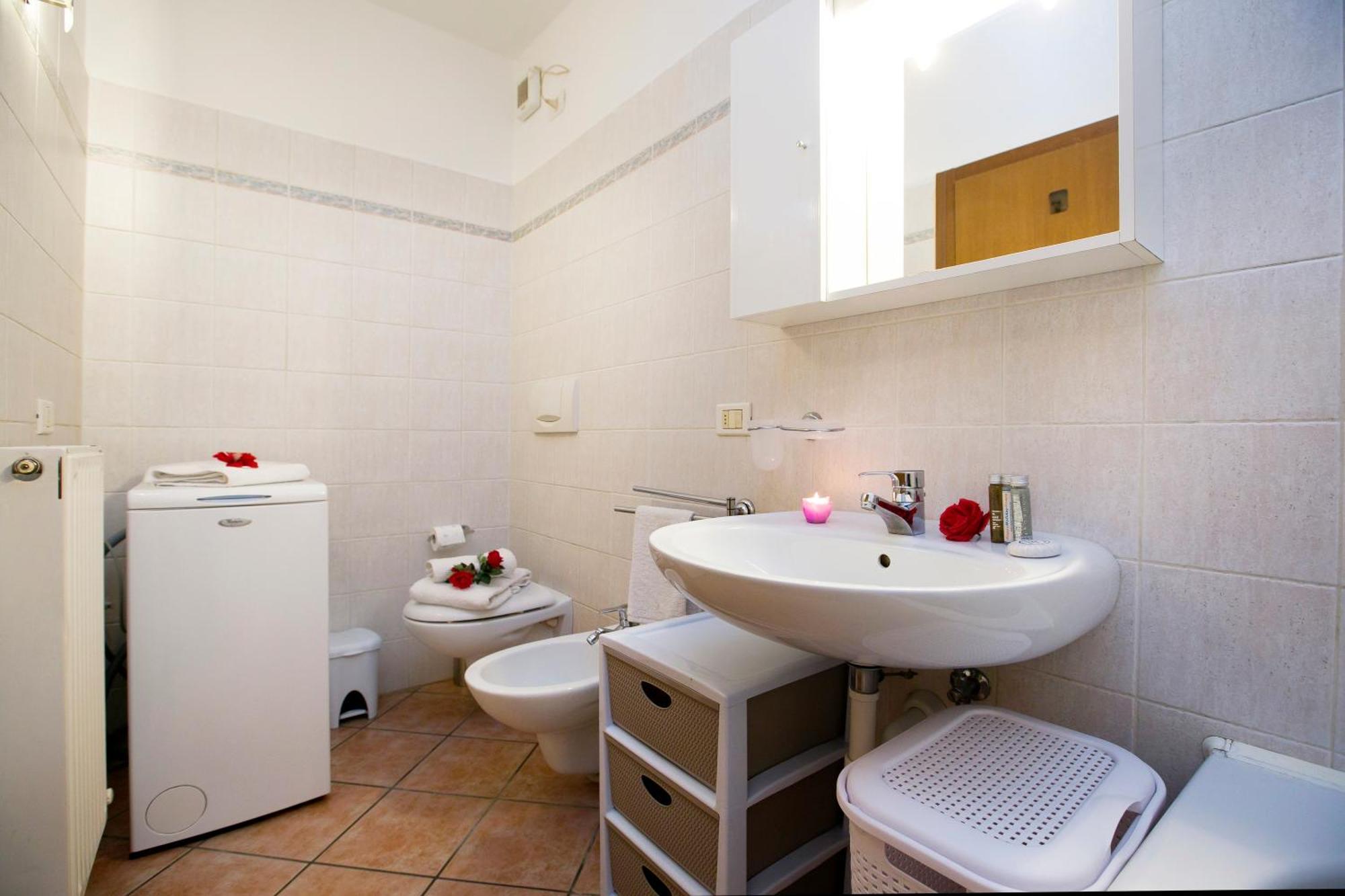 Appartamento Centro Storico Riva 2 - Happy Rentals エクステリア 写真